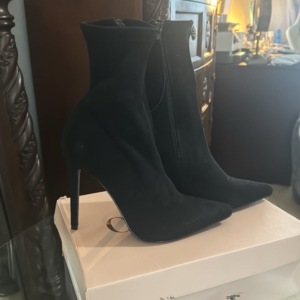 Olivia new high heels boots.